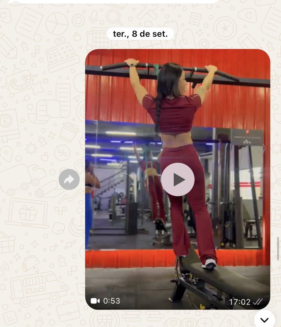 Aluno enviando vídeo da execução do exercício pelo WhatsApp
